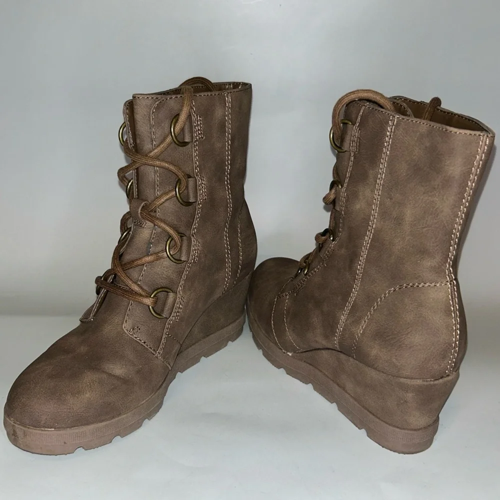 Pre loved kohls Adelia leather lace wedge bootie